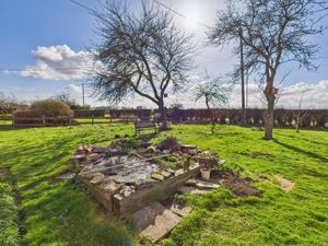 Grounds/pond- click for photo gallery